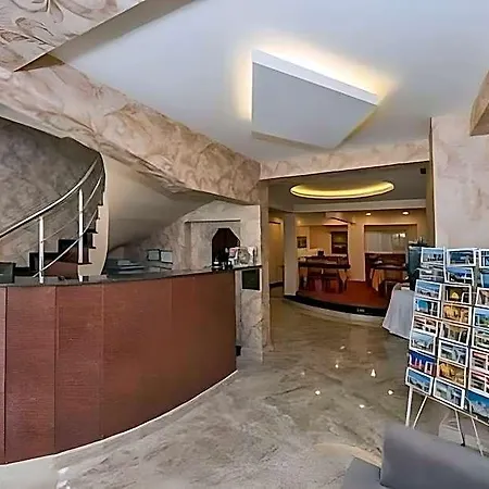 Abam Hotel 3*