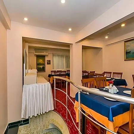 Abam Hotel 3*